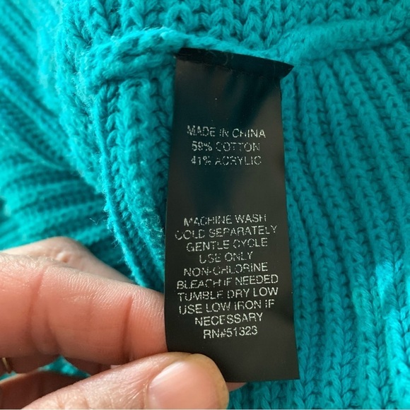 Vince Camuto women's size blue small knit sweater with pockets - Picture 3 of 8